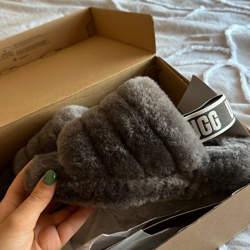 UGG woman fluffy yeah slides